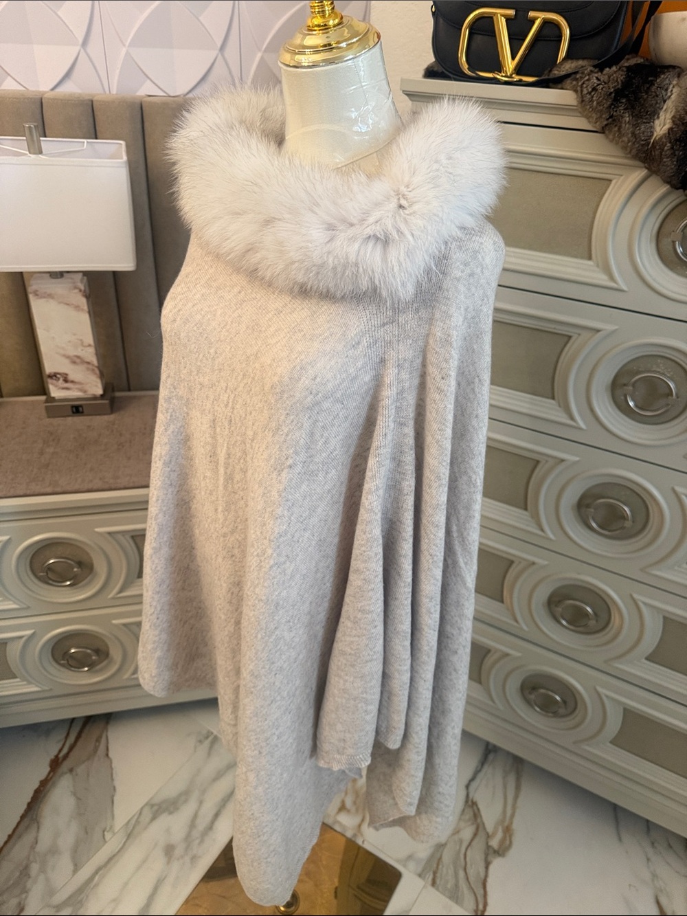 Sofia cashmere Fox fur collar poncho one size